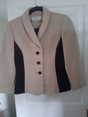 Tahari ASL Cream Blazer with Black Contrast Panels